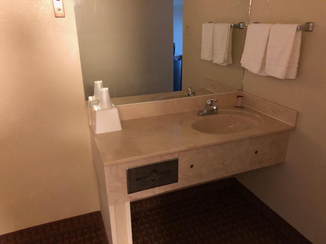 Relax Inn ラストン エクステリア 写真